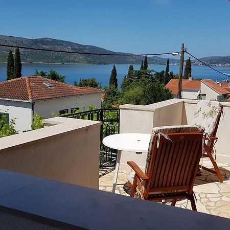 Villa Apartments Oliva Сегет Враница Екстериор снимка