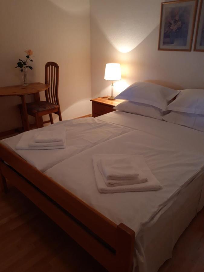 Villa Apartments Oliva Сегет Враница Екстериор снимка