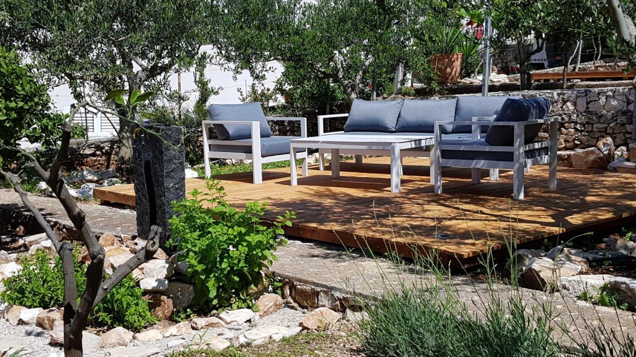 Villa Apartments Oliva Сегет Враница Екстериор снимка