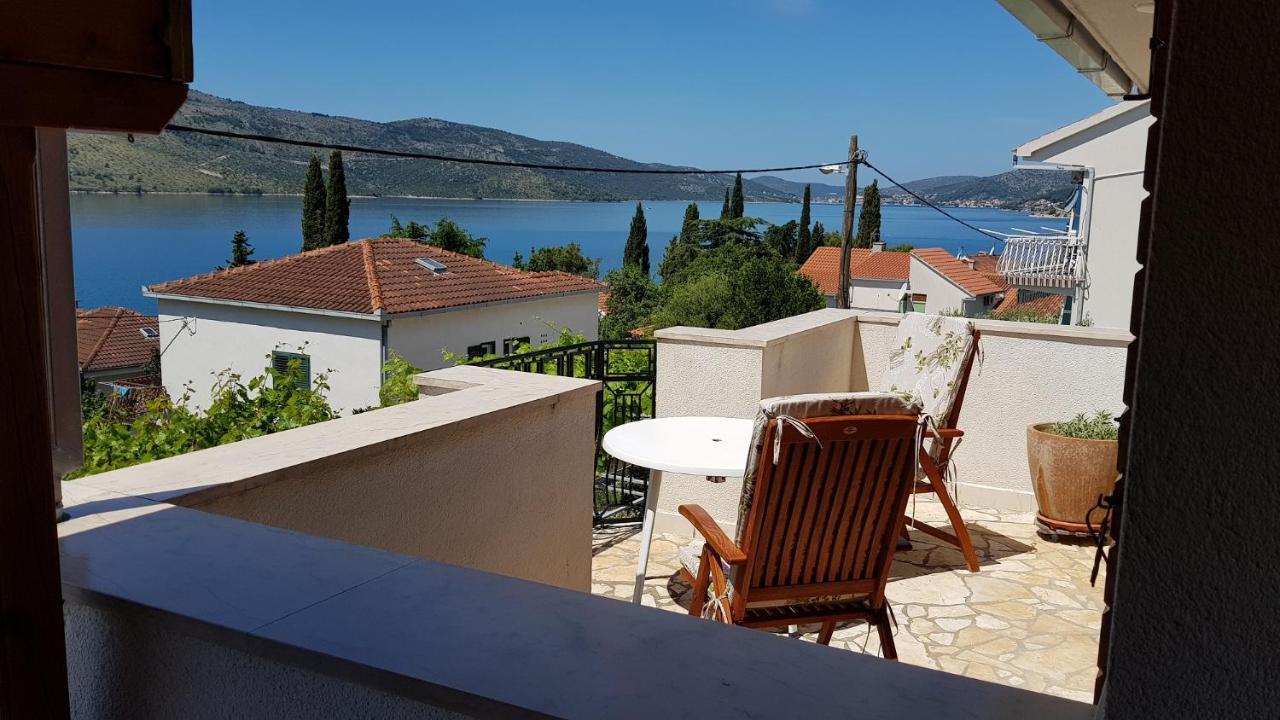 Villa Apartments Oliva Сегет Враница Екстериор снимка