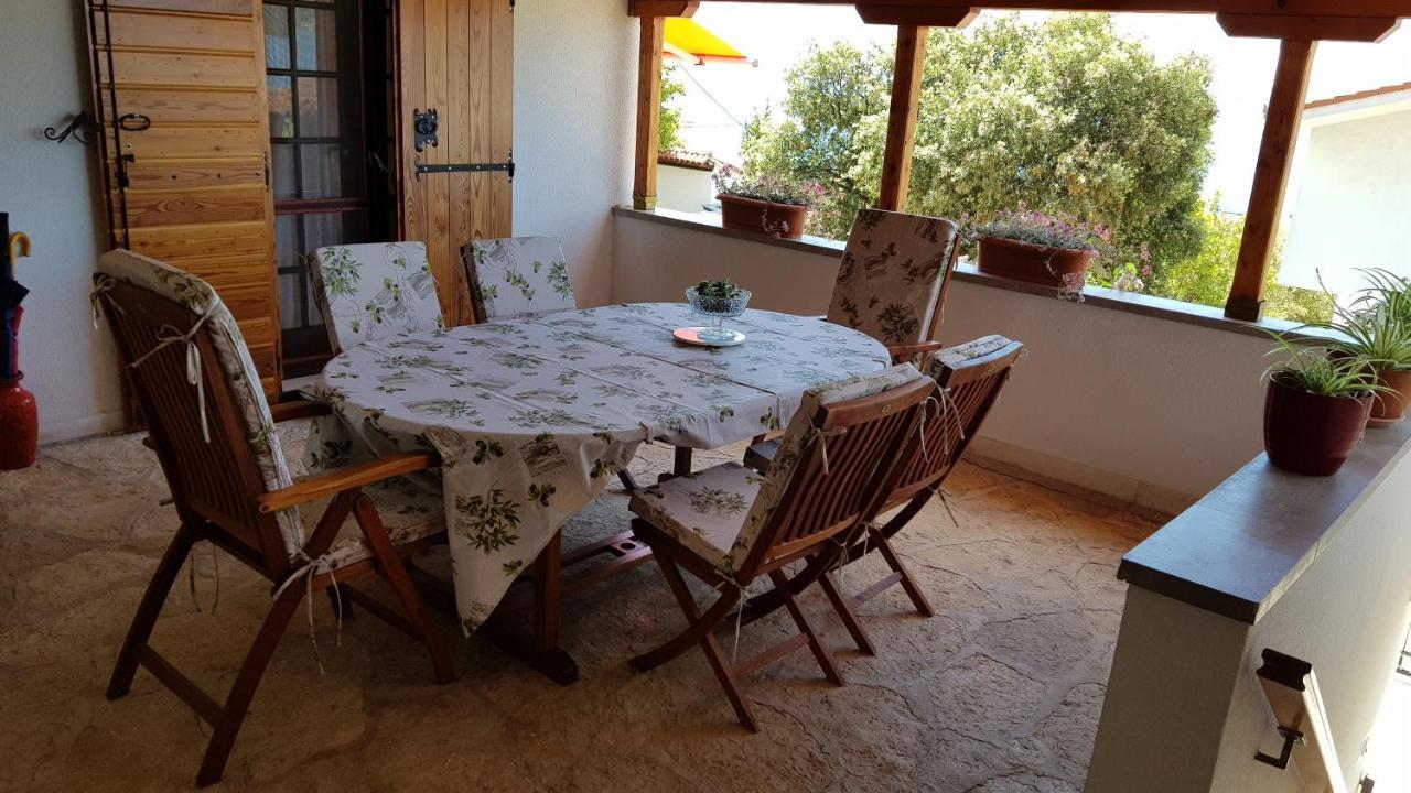 Villa Apartments Oliva Сегет Враница Екстериор снимка