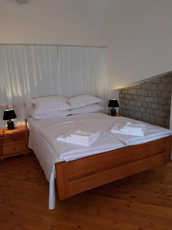 Villa Apartments Oliva Сегет Враница Екстериор снимка