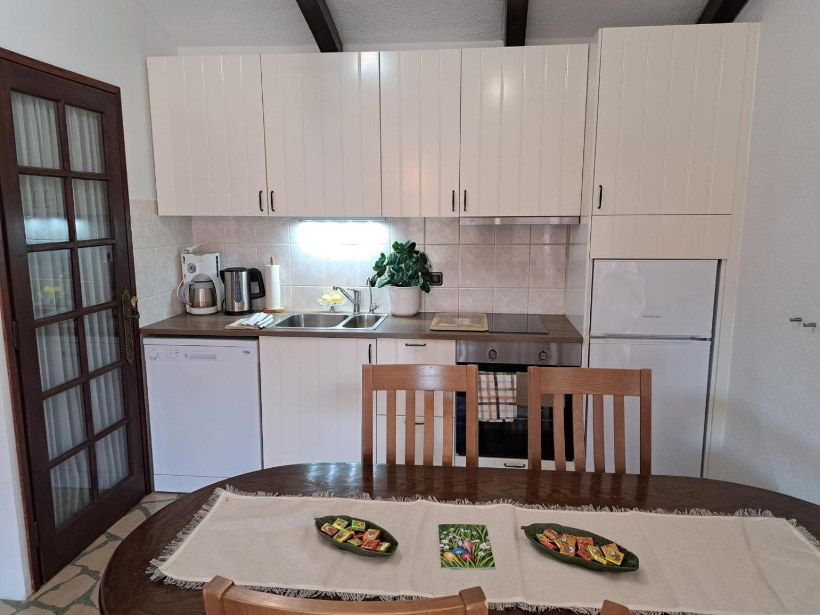 Villa Apartments Oliva Сегет Враница Екстериор снимка