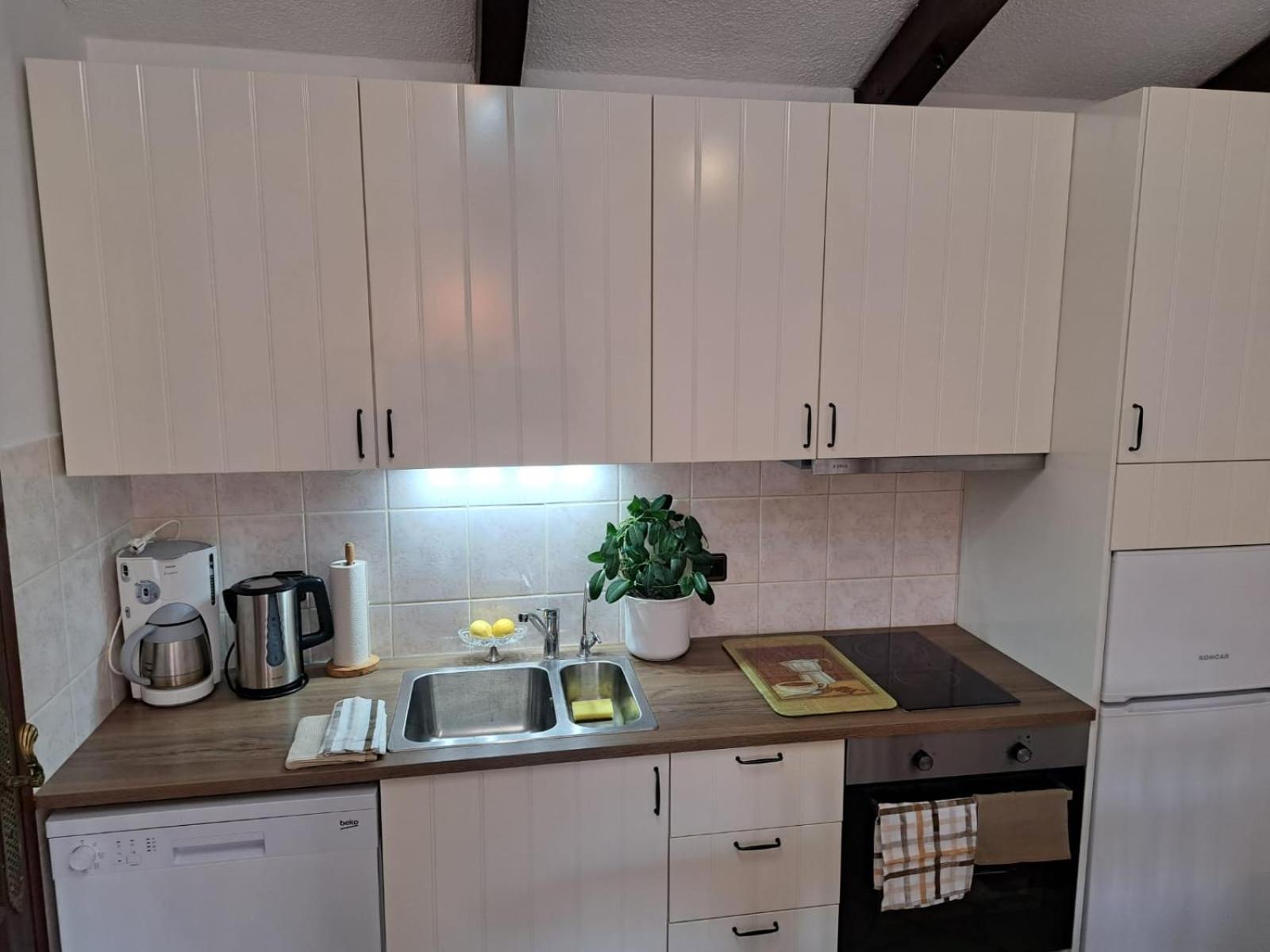 Villa Apartments Oliva Сегет Враница Екстериор снимка