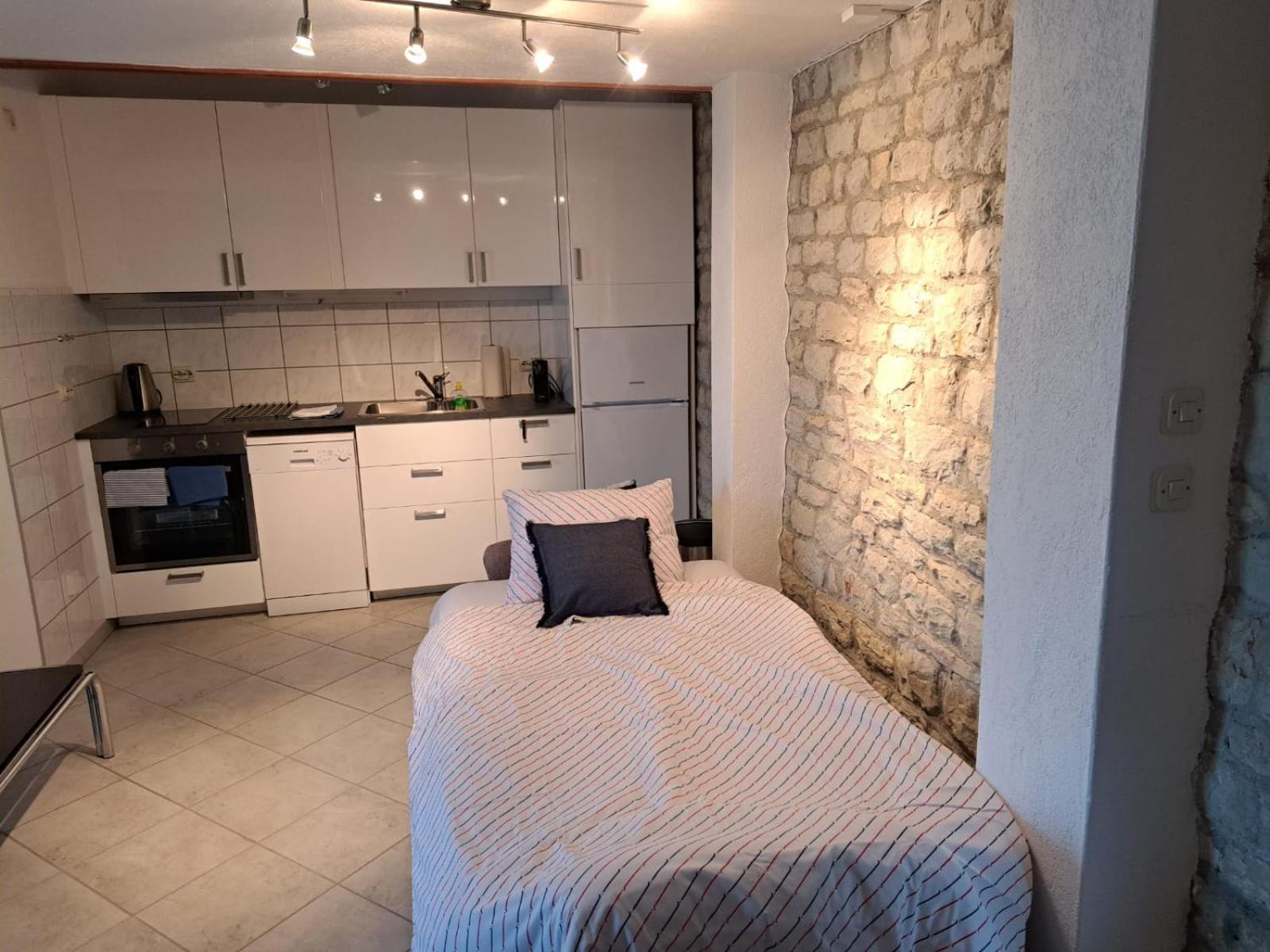 Villa Apartments Oliva Сегет Враница Екстериор снимка